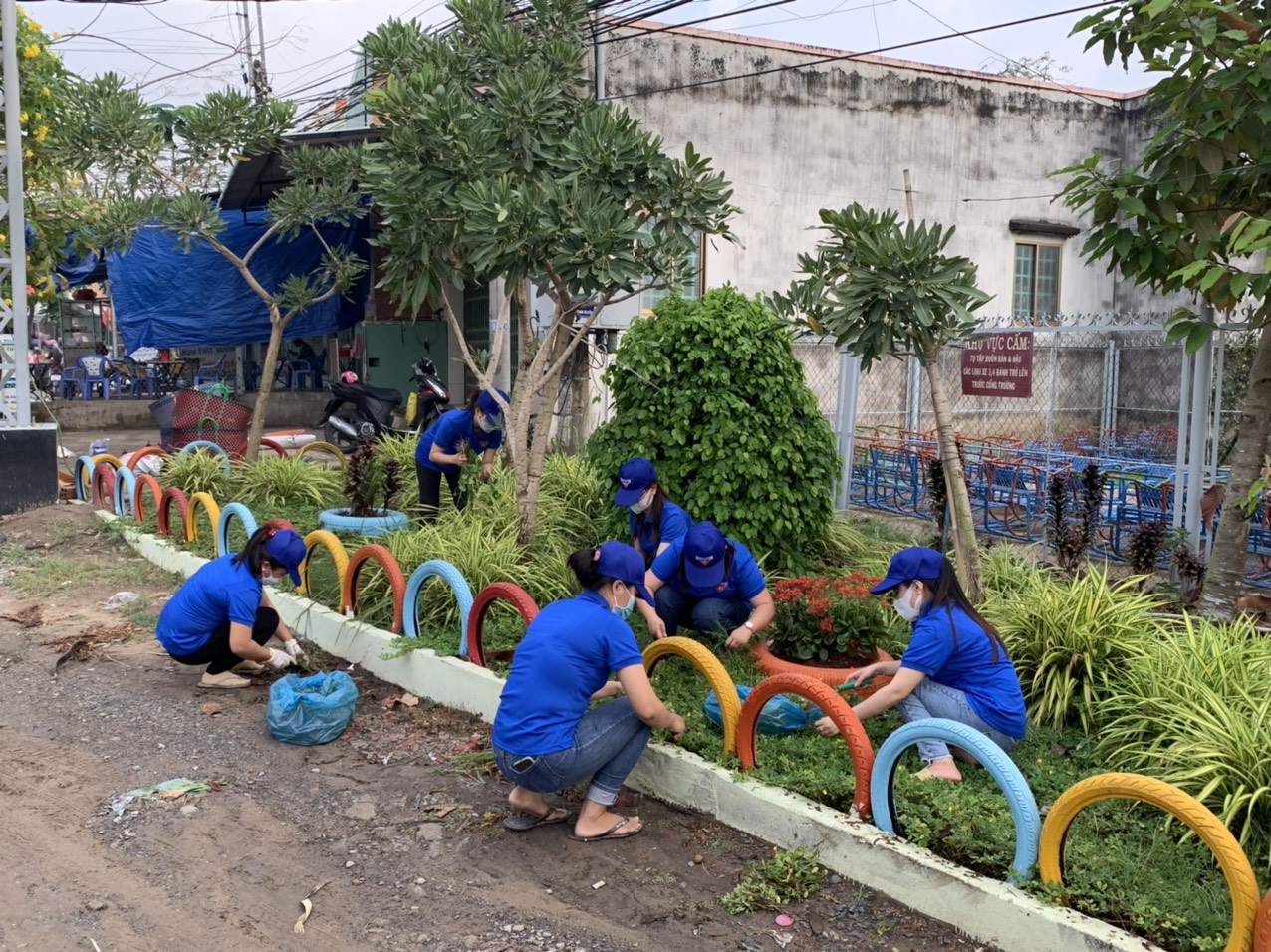 CÔNG TRÌNH MỪNG XUÂN CỦA CHI ĐOÀN THANH NIÊN MẪU GIÁO